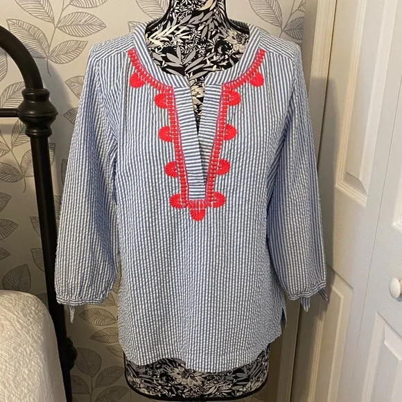 Vineyard Vines Savannah Blue & Pink Coral Embroidered Seersucker popover tunic - Picture 2 of 8